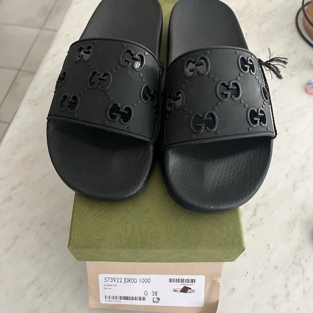 Authentic Gucci gg rubber slides - Picture 2 of 3